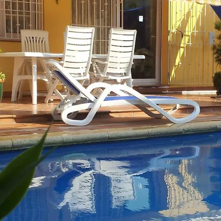 Gran Adosado Con Piscina Privada En Zona Muy Tranquila