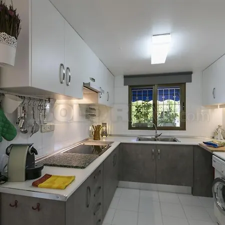 Gran Adosado Con Piscina Privada En Zona Muy Tranquila