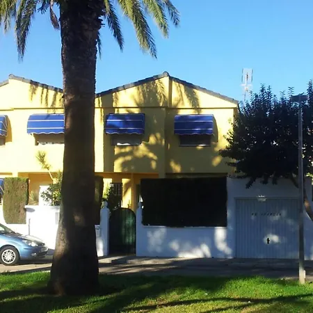 Holiday home Gran Adosado Con Piscina Privada En Zona Muy Tranquila Gandia