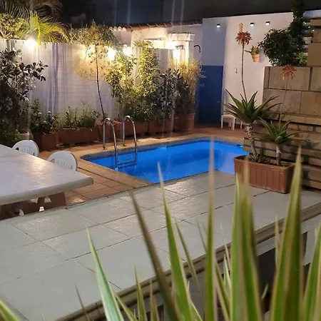 Gran Adosado Con Piscina Privada En Zona Muy Tranquila *