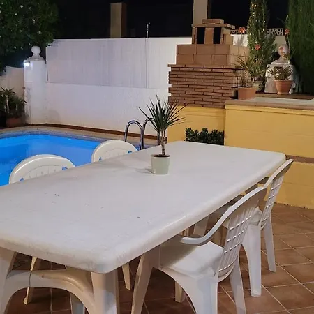 Gran Adosado Con Piscina Privada En Zona Muy Tranquila Gandia