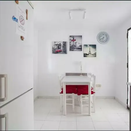 Gran Adosado Con Piscina Privada En Zona Muy Tranquila