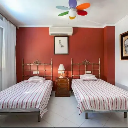 Holiday home Gran Adosado Con Piscina Privada En Zona Muy Tranquila Gandia