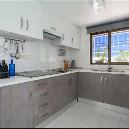 Gran Adosado Con Piscina Privada En Zona Muy Tranquila *