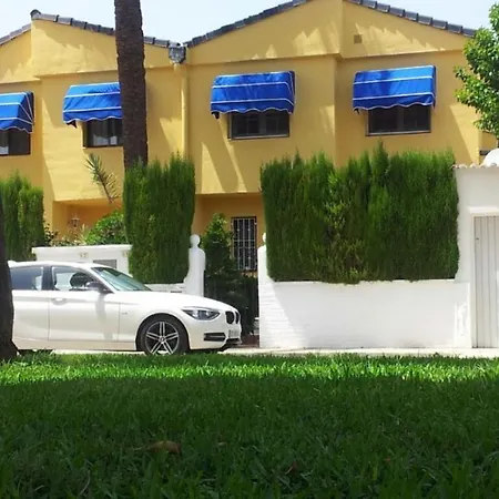 Gran Adosado Con Piscina Privada En Zona Muy Tranquila Gandia