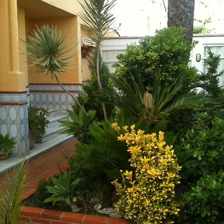 Gran Adosado Con Piscina Privada En Zona Muy Tranquila Gandia