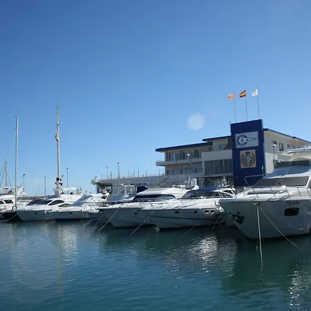 Gran Adosado Con Piscina Privada En Zona Muy Tranquila Gandia